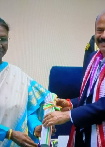 नैनीडांडा विकासखंड के शिक्षक गबर सिंह बिष्ट राष्ट्रीय शिक्षक पुरस्कार-2026 से सम्मानित,राष्ट्रपति द्रौपदी मुर्मू ने विज्ञान भवन में प्रदान किया राष्ट्रीय शिक्षक सम्मान, विद्यालयी शिक्षा में उत्तराखंड से इस वर्ष रहे एकमात्र सम्मानित शिक्षक