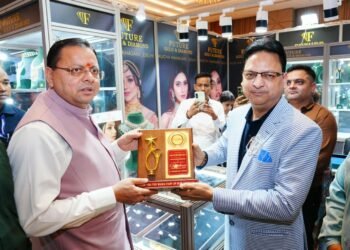 सर्राफ मंडल की एग्जीबिशन में पहुंचे सीएम धामी, पारंपरिक आभूषणों को वैश्विक पहचान दिलाने पर जोर