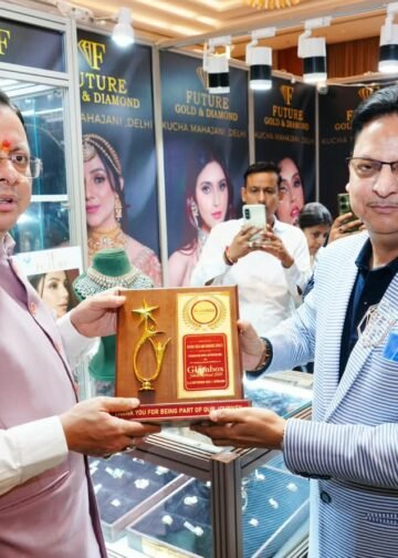सर्राफ मंडल की एग्जीबिशन में पहुंचे सीएम धामी, पारंपरिक आभूषणों को वैश्विक पहचान दिलाने पर जोर