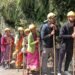 चीरबासा में पहाड़ी से पत्थर गिरने का खतरा, प्रशासन अलर्ट; हेलमेट पहनाकर यात्रियों को सुरक्षित निकाला जा रहा