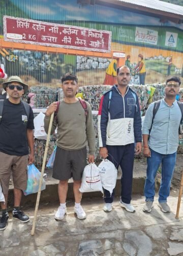 कैरी मी बैक पॉलिसी से केदारनाथ धाम से नीचे लाया गया 12 टन सूखा कूड़ा4732 श्रद्धालुओं ने पर्यावरण संरक्षण अभियान में निभाई भागीदारी