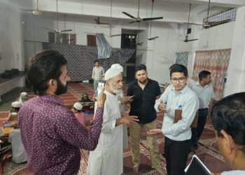 बिना मान्यता संचालित दो मदरसे सील, 43 बच्चे पढ़ते मिले