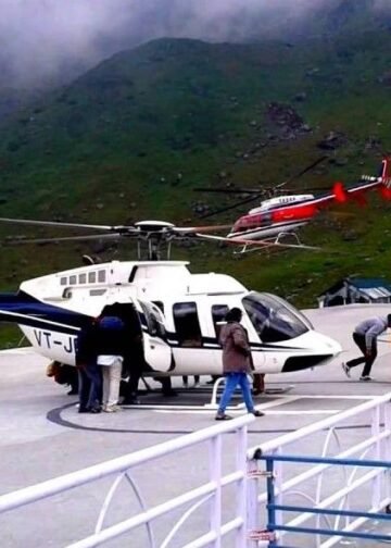 बिग ब्रेकिंग :हेलीकॉप्टरों की गूंज से फिर गुलजार हुई केदारघाटी,केदारनाथ के लिए हेली सेवा बहाल, हेलीपैडों पर उमड़ी श्रद्धालुओं की भीड़ 16 दिन के सभी टिकट फुल