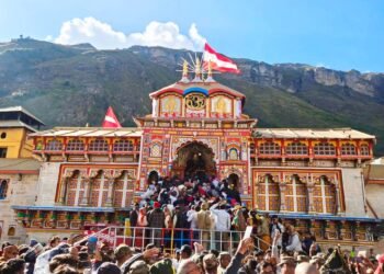 पितृ पक्ष में बद्रीनाथ धाम में उमड़ा आस्था का सैलाब, ब्रह्मकपाल में पिंडदान के लिए पहुंच रहे श्रद्धालुओं का हुजूम