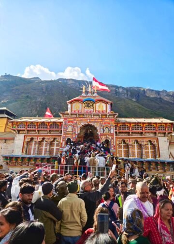 पितृ पक्ष में बद्रीनाथ धाम में उमड़ा आस्था का सैलाब, ब्रह्मकपाल में पिंडदान के लिए पहुंच रहे श्रद्धालुओं का हुजूम