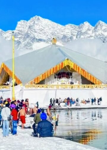 सेना के बैंड की धुन, नम आंखों के बीच शीतकाल के लिए बंद हुए हेमकुंड साहिब के कपाट,,