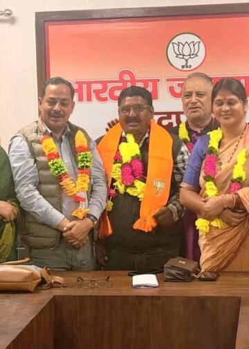 बड़ी खबर:कांग्रेस को बड़ा सियासी झटका! 35 साल का साथ छोड़ ग्यालू लाल ने थामा भाजपा का दामन,2027 के चुनाव से पहले रुद्रप्रयाग में बदले राजनीतिक समीकरण, भाजपा को मिल सकती है मजबूती, कांग्रेस के सामने जनाधार बचाने की चुनौती
