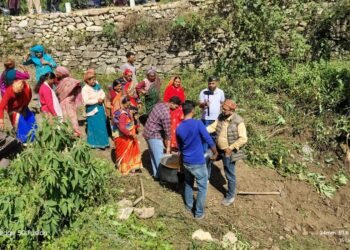 दस साल से सड़क का इंतजार, अब ग्रामीणों ने खुद संभाली निर्माण की कमान,चौंडा सिराई में 1.75 किमी सड़क के लिए श्रमदान शुरू, शासन-प्रशासन पर उपेक्षा का आरोप
