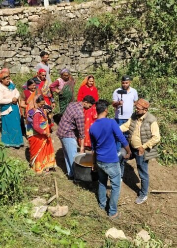 दस साल से सड़क का इंतजार, अब ग्रामीणों ने खुद संभाली निर्माण की कमान,चौंडा सिराई में 1.75 किमी सड़क के लिए श्रमदान शुरू, शासन-प्रशासन पर उपेक्षा का आरोप