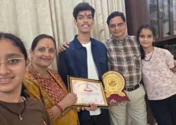 श्रीनगर के शशांक पुरोहित को मुख्यमंत्री ने किया सम्मानित,हाईस्कूल बोर्ड परीक्षा में 97.20 प्रतिशत अंक हासिल कर प्रदेश की वरीयता सूची में पाया चौथा स्थान, पंडित दीनदयाल उपाध्याय शैक्षणिक उत्कृष्टता पुरस्कार से नवाजे गए