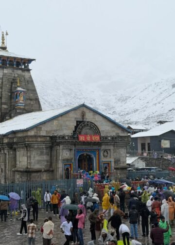 बर्फबारी के बीच भी बाबा केदार के दरबार में उमड़ रहे श्रद्धालु, दर्शन का आंकड़ा 18.60 लाख पार